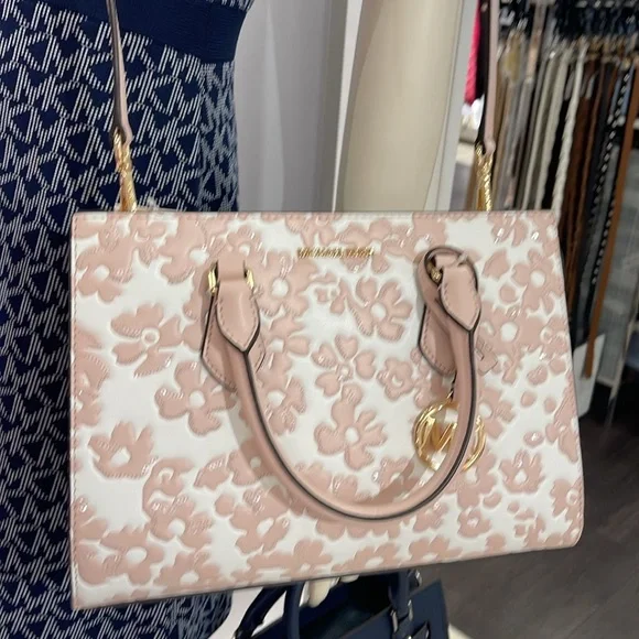 Michael Kors Sheila Medium Sequined Floral CZ Satchel
Powder Blush
NWT - Picture 7 of 16